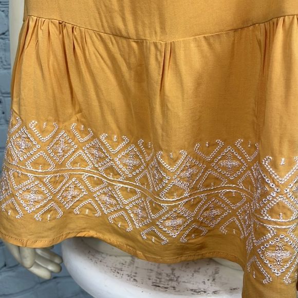 Wrangler Retro Embroidered Tie Shoulder Tank Size Medium NWT - Picture 2 of 5